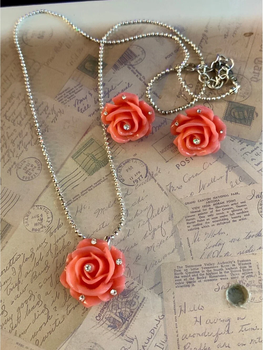 Charming Coral Rose Necklace and Earrings Set with Sparkling Crystals